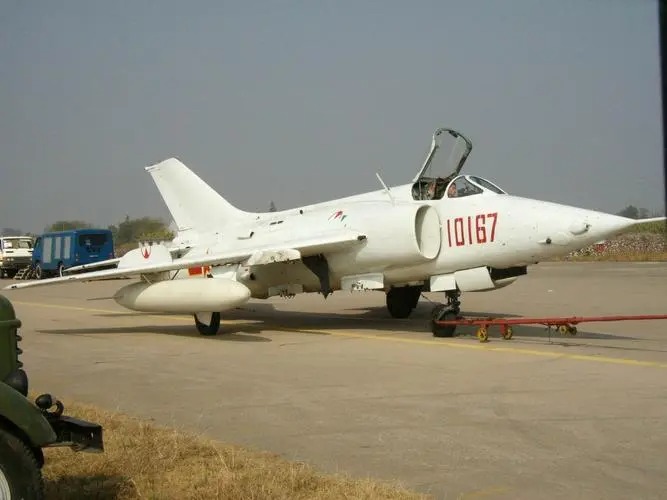 退役裝備-航空模型-強5