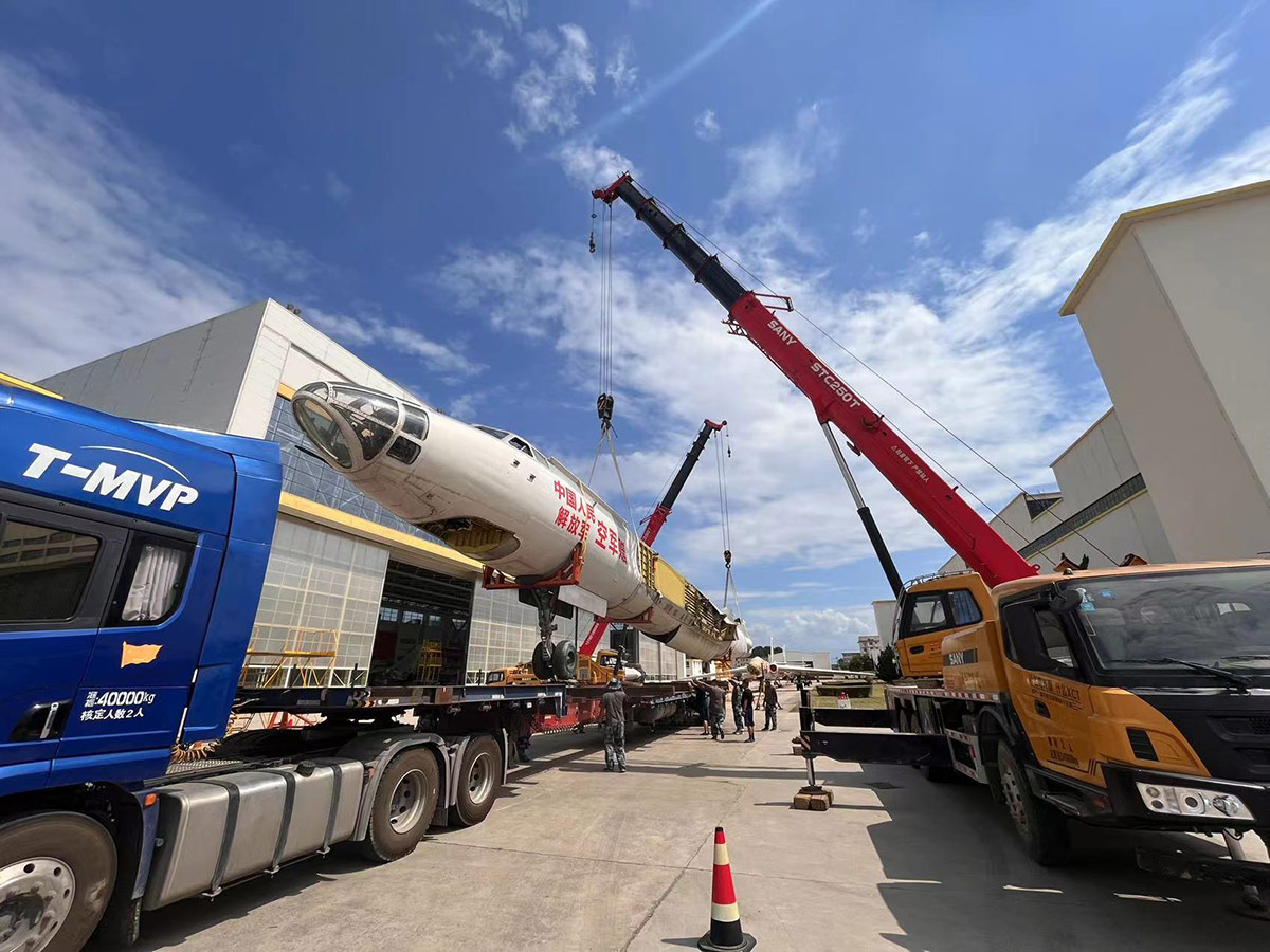 武功-成都航空職業(yè)技術(shù)學(xué)院-轟6 工作現(xiàn)場(chǎng)